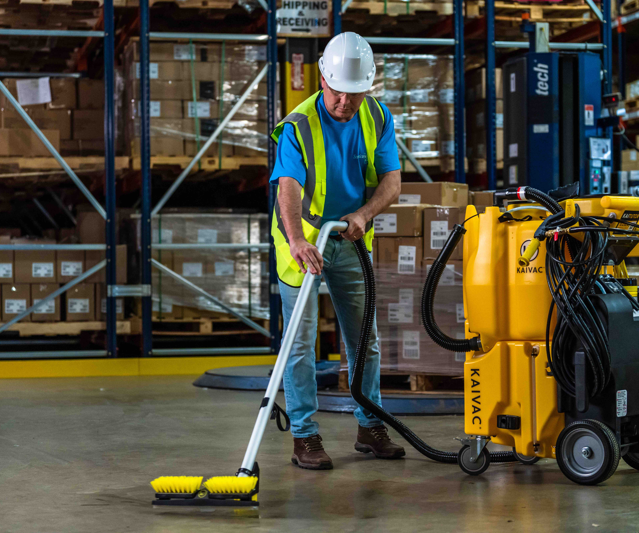 Lakeland cleaning company employee providing commercial cleaning services