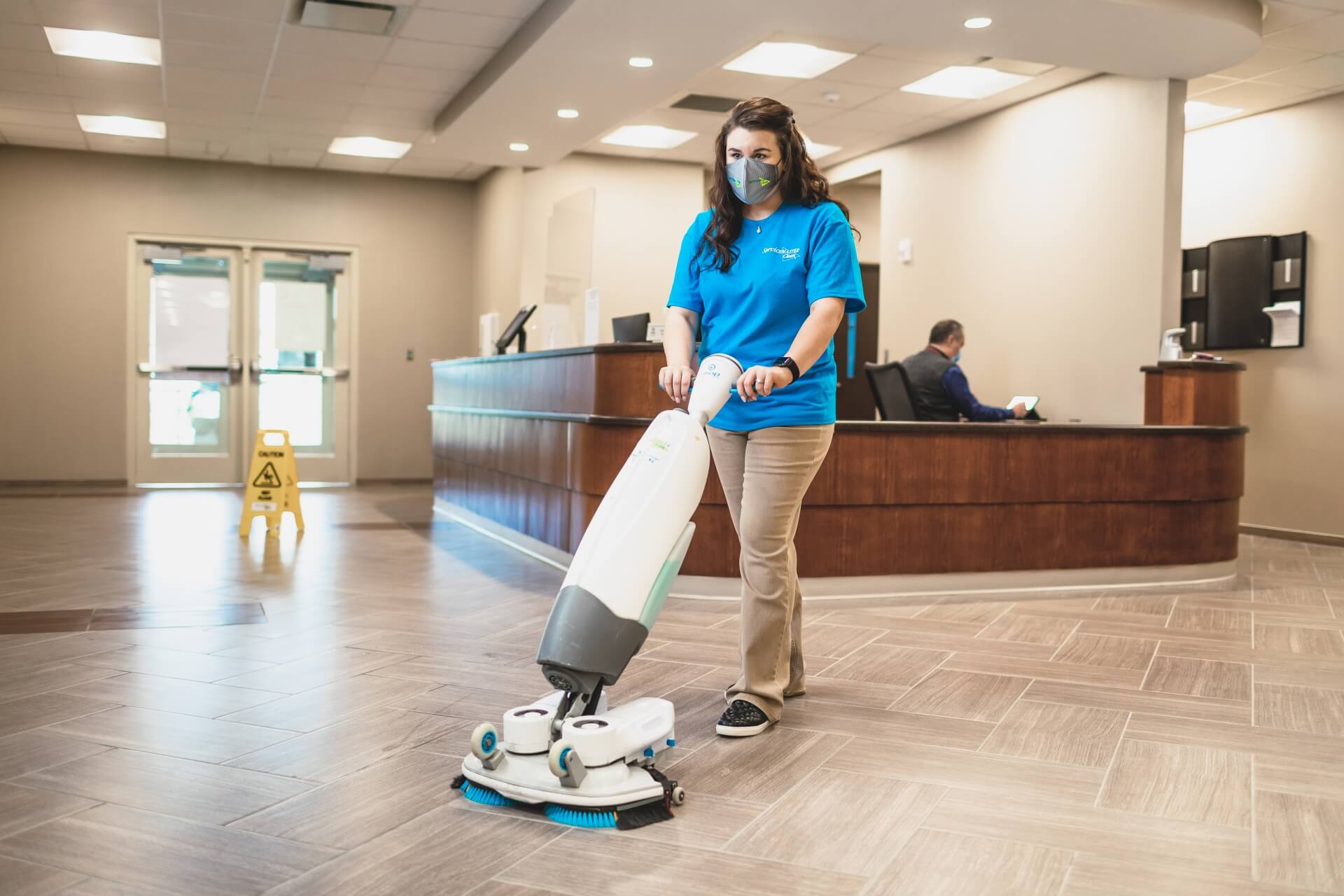 Lakeland cleaning company employee providing commercial cleaning services